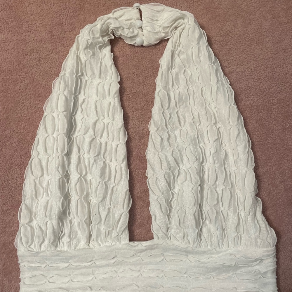 Super cute halter going out top w ruffle detailing. Worn once. Perfect condition